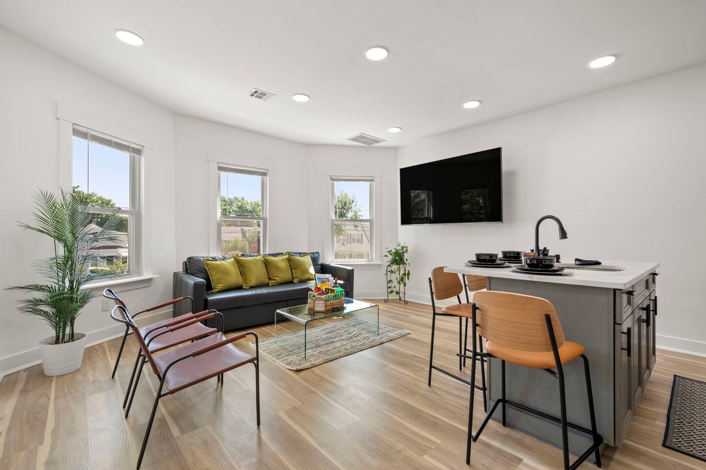 Historic Duplex | 4BR | Sleeps 10 | Near NYC