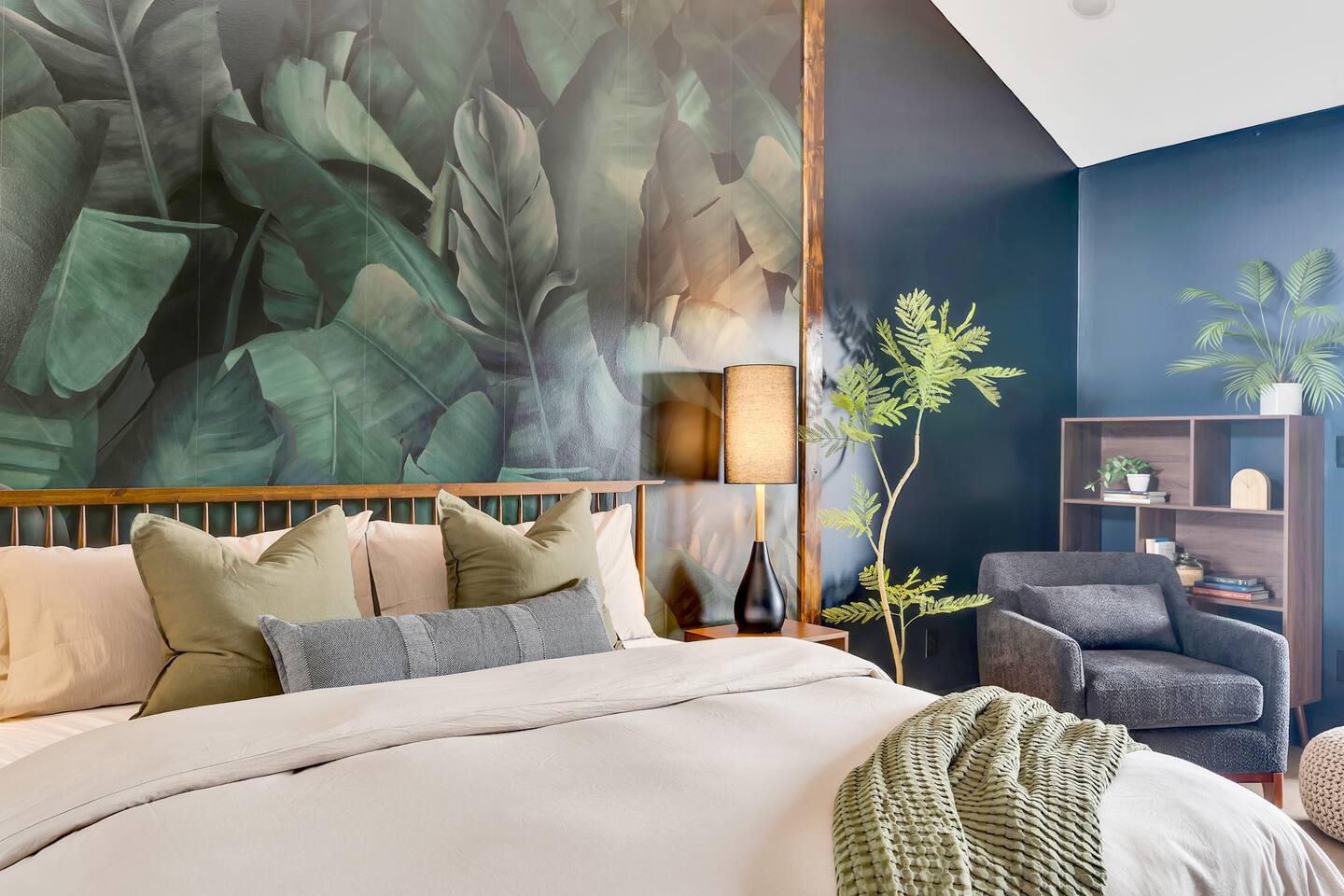 Riverwalk Retreat• Spacious• Pool • 5 min>Downtown