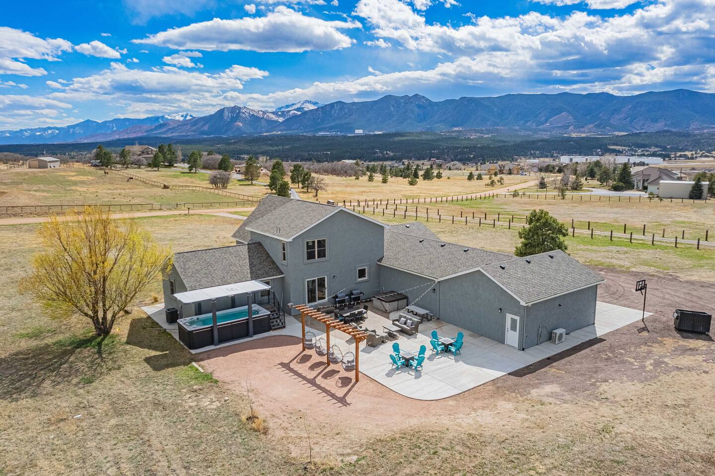 Amazing SWIM SPA, 5b/4b, FUN! 5 acres, HOT TUB!