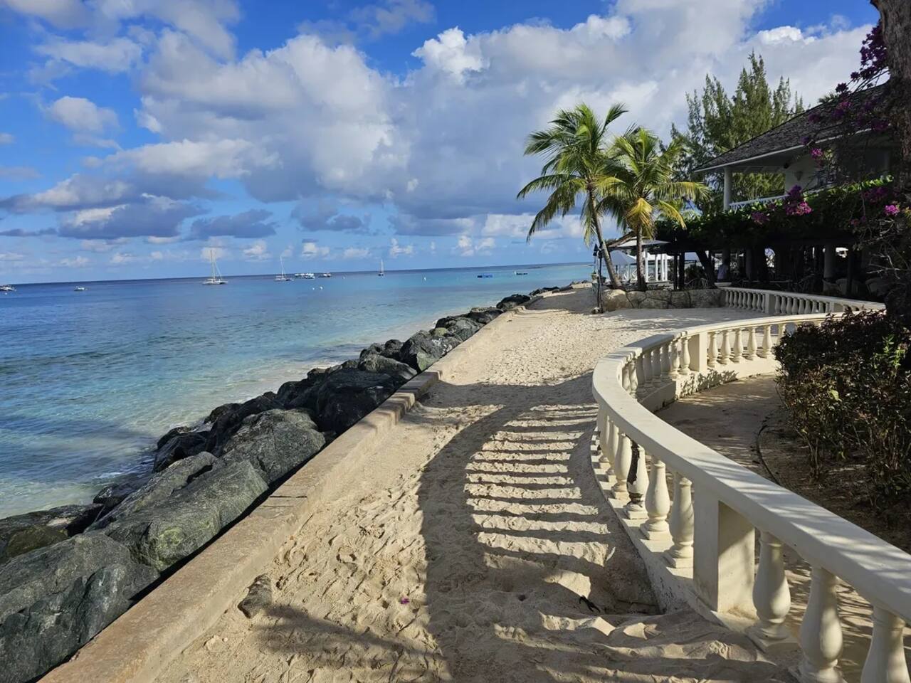 Heron Bay: (10 minute walk) or (2 minute Taxi) - Beautiful Views