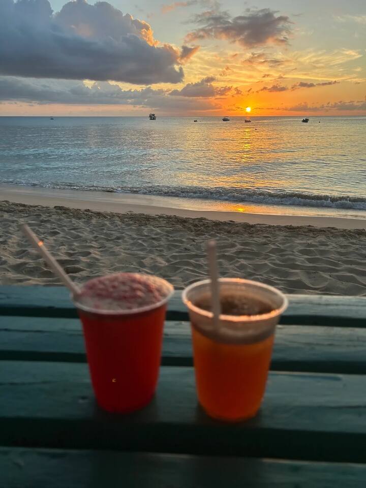 Alleynes Bay: (13 minute walk or 3 minute Taxi)

Freddie on the beach bar

JU-Ju's Beach Bar

Rico’s on the beach bar

Lone Star Restaurant 

chair rentals, swimming