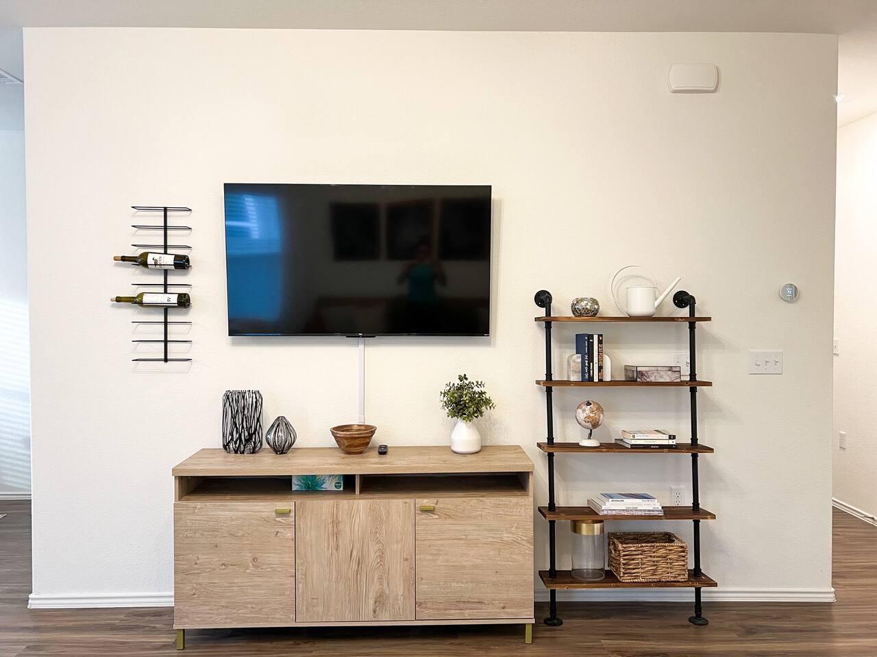 Fully stocked home, fits 10PPL, BIG backyard ATX