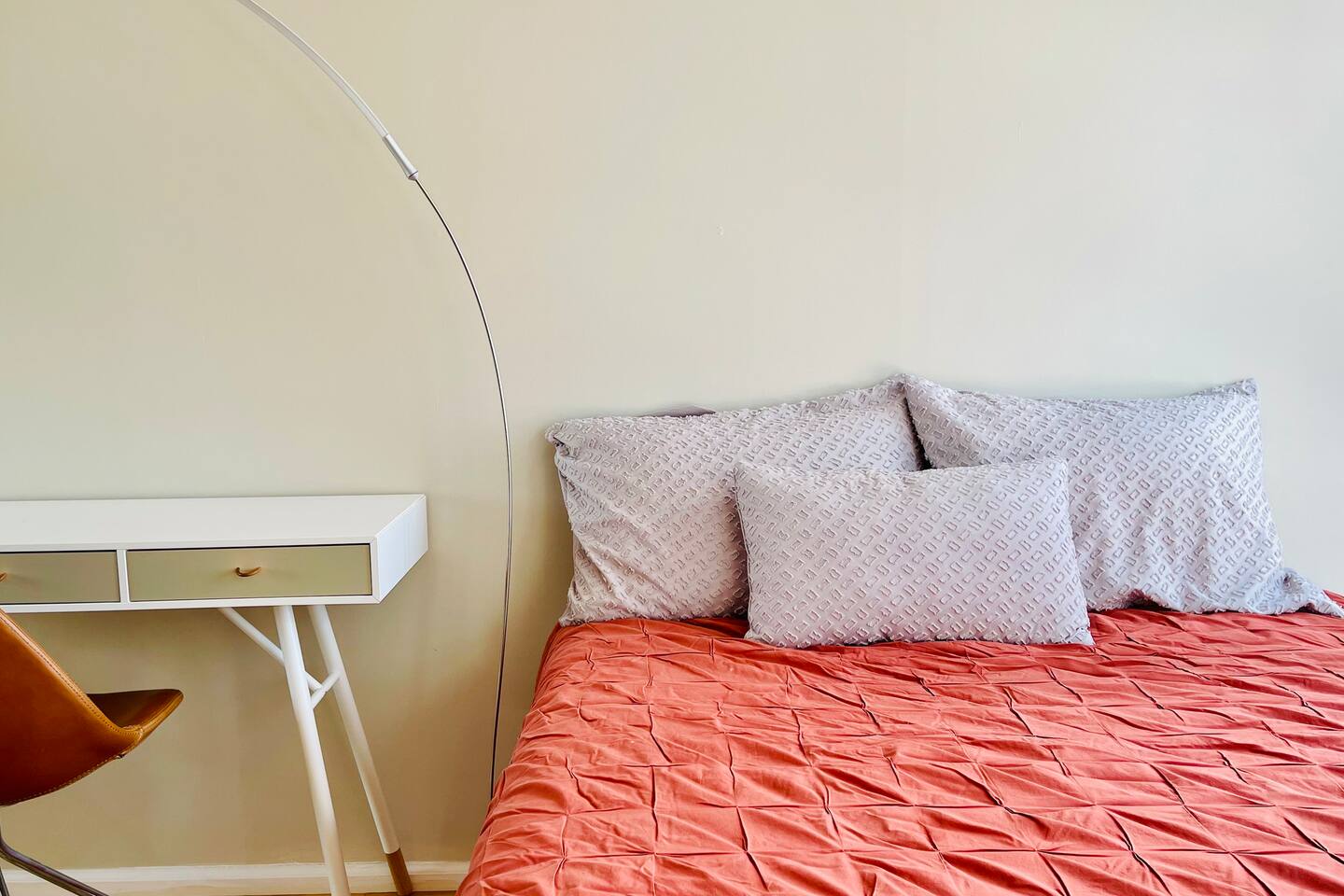 Beautiful room next to BU