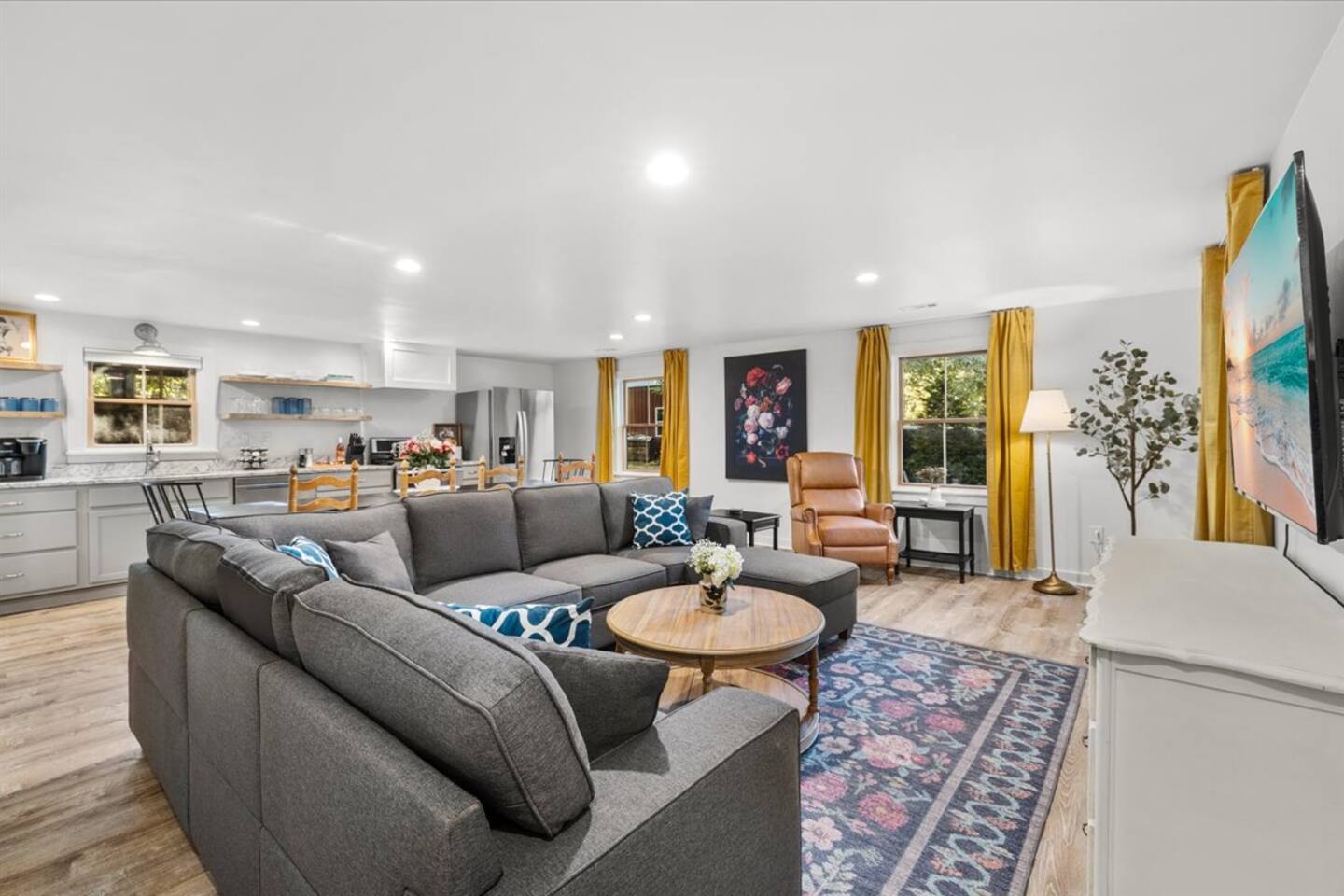 Winter Special! 10 Min to Downtown+Sleeps 6