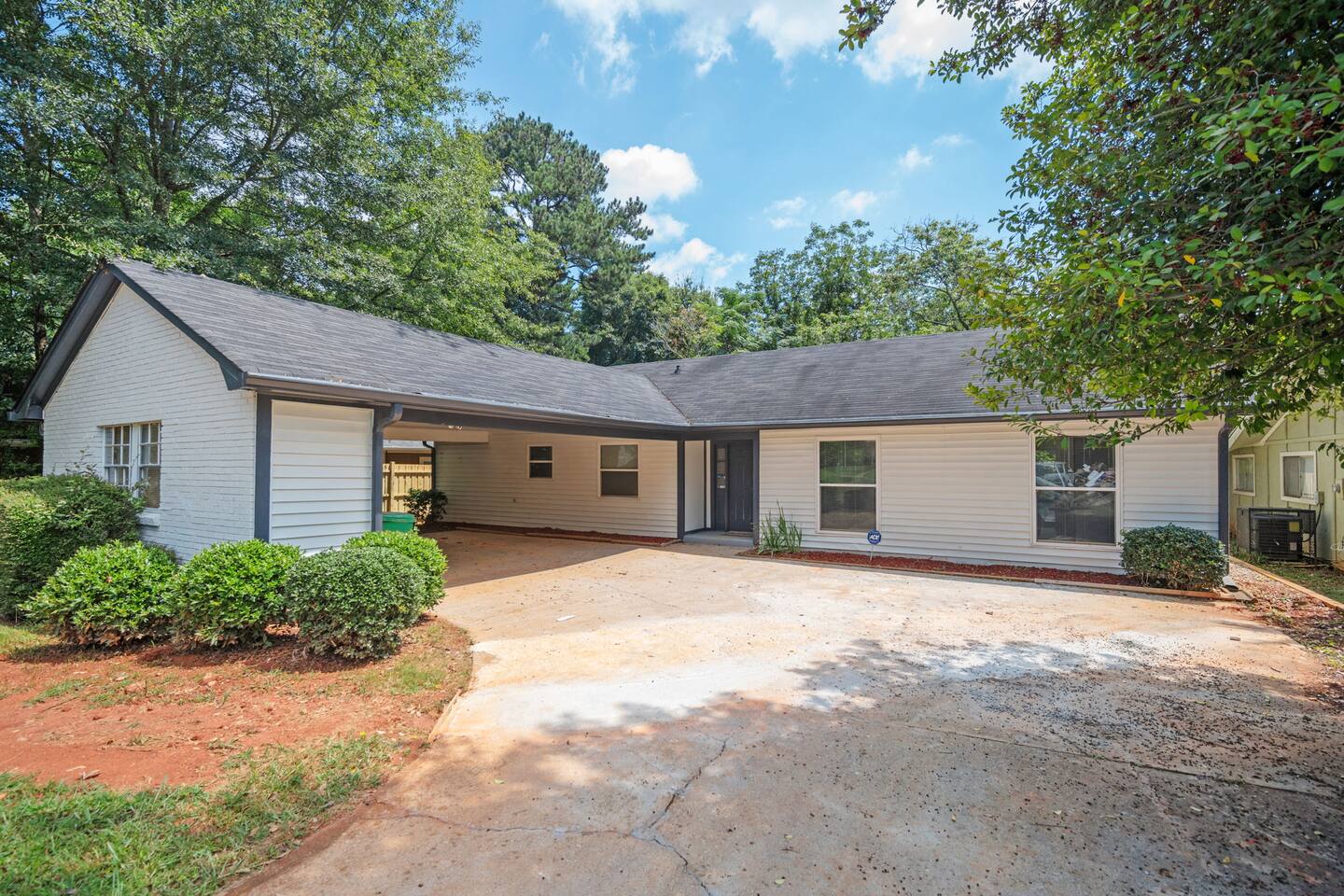 Family & Dog Friendly 4BD/2.5BA in Stone Mountain