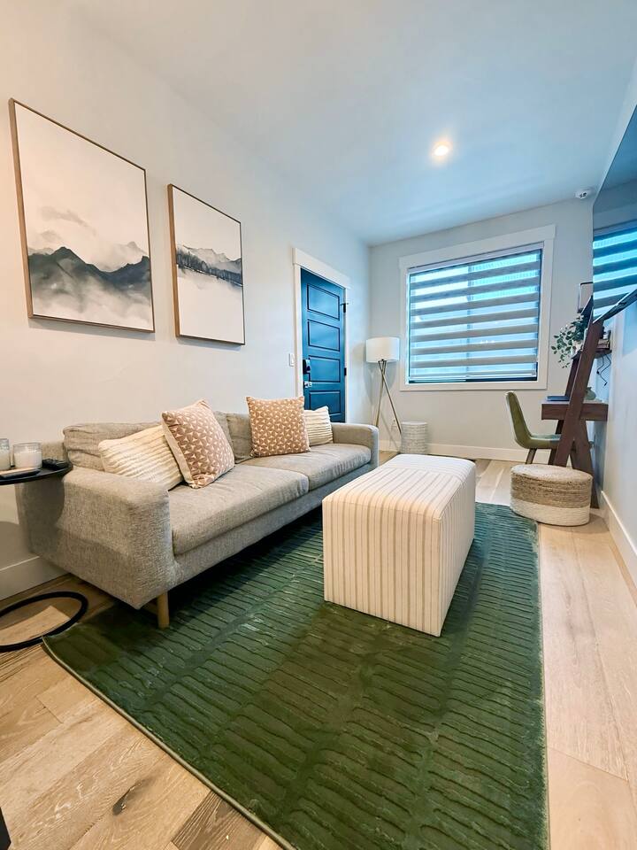 Pikes Retreat | Hot tub + Modern Comfort