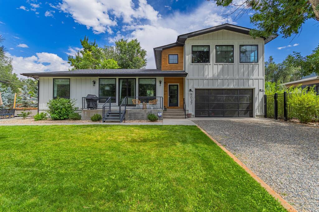 Private Modern Oasis • Hot Tub • Pikes Peak Views