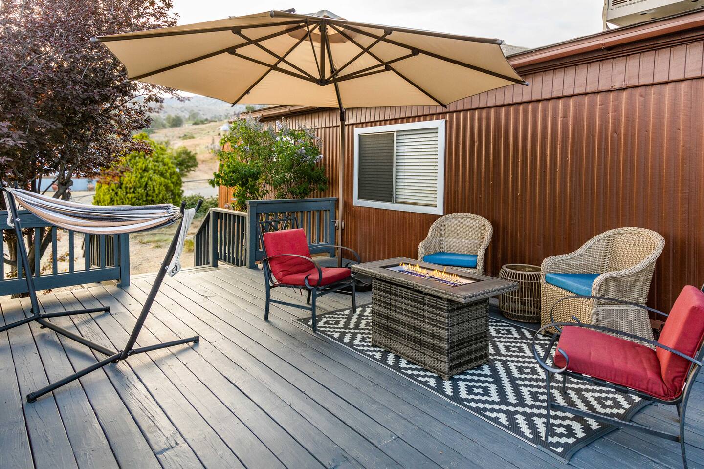 View From The Heights / Large Deck / Lake View