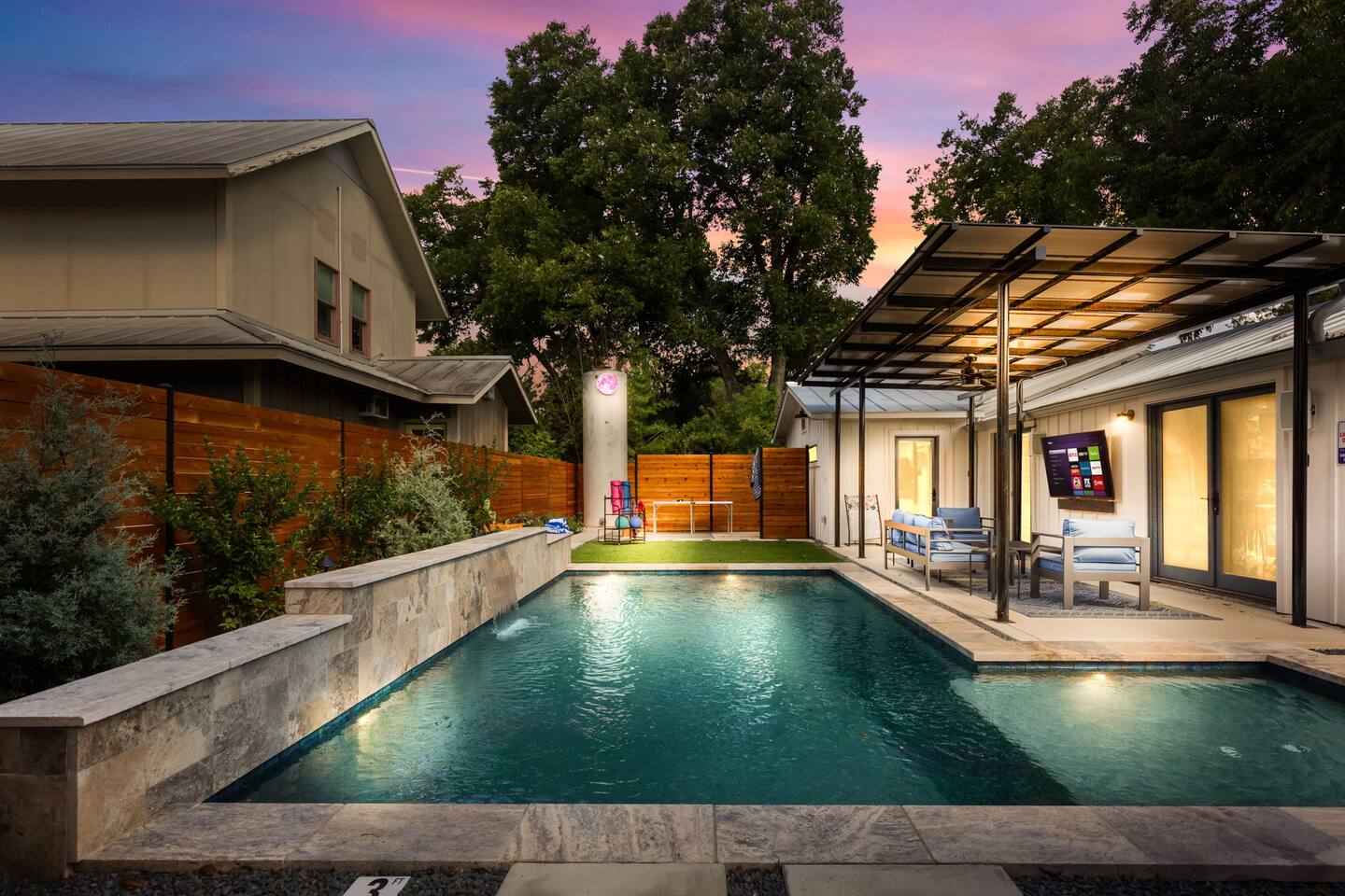 Warm King Wm Getaway | Heated Pool Near Riverwalk