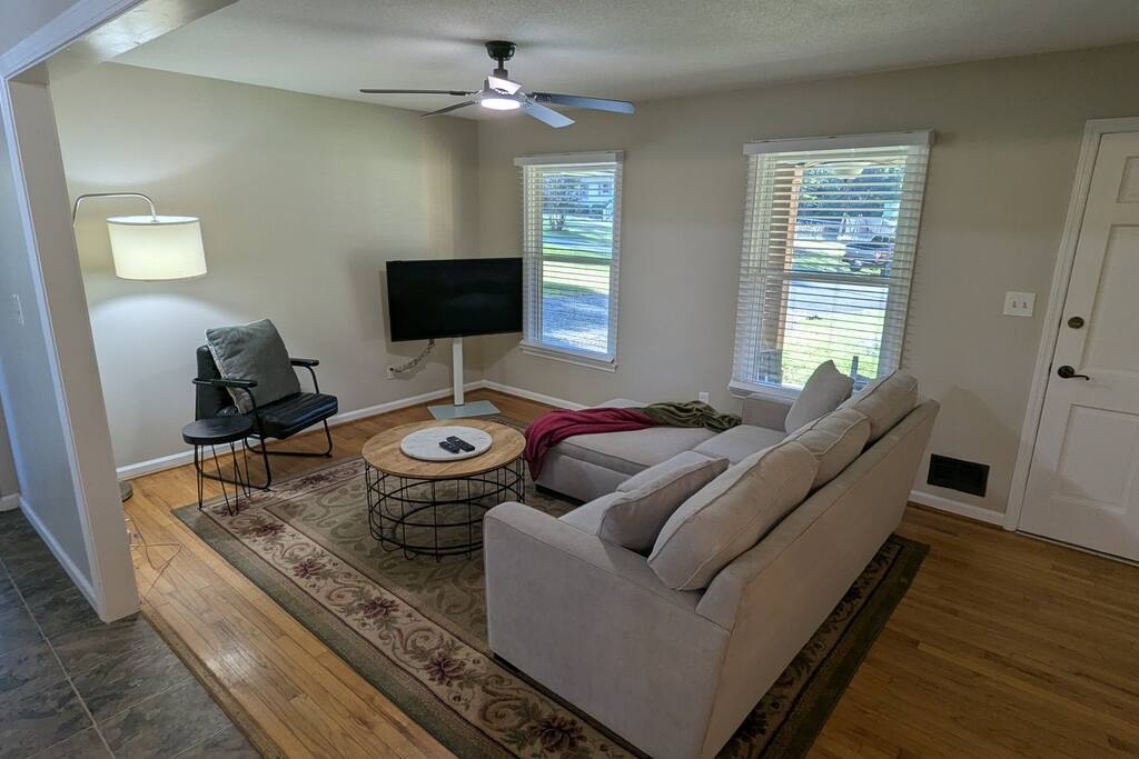 Spacious and Quiet 6 Minutes from Downtown