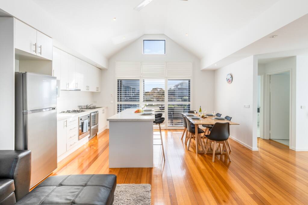 400m to Main Beach | Pet Friendly | Sleep 6