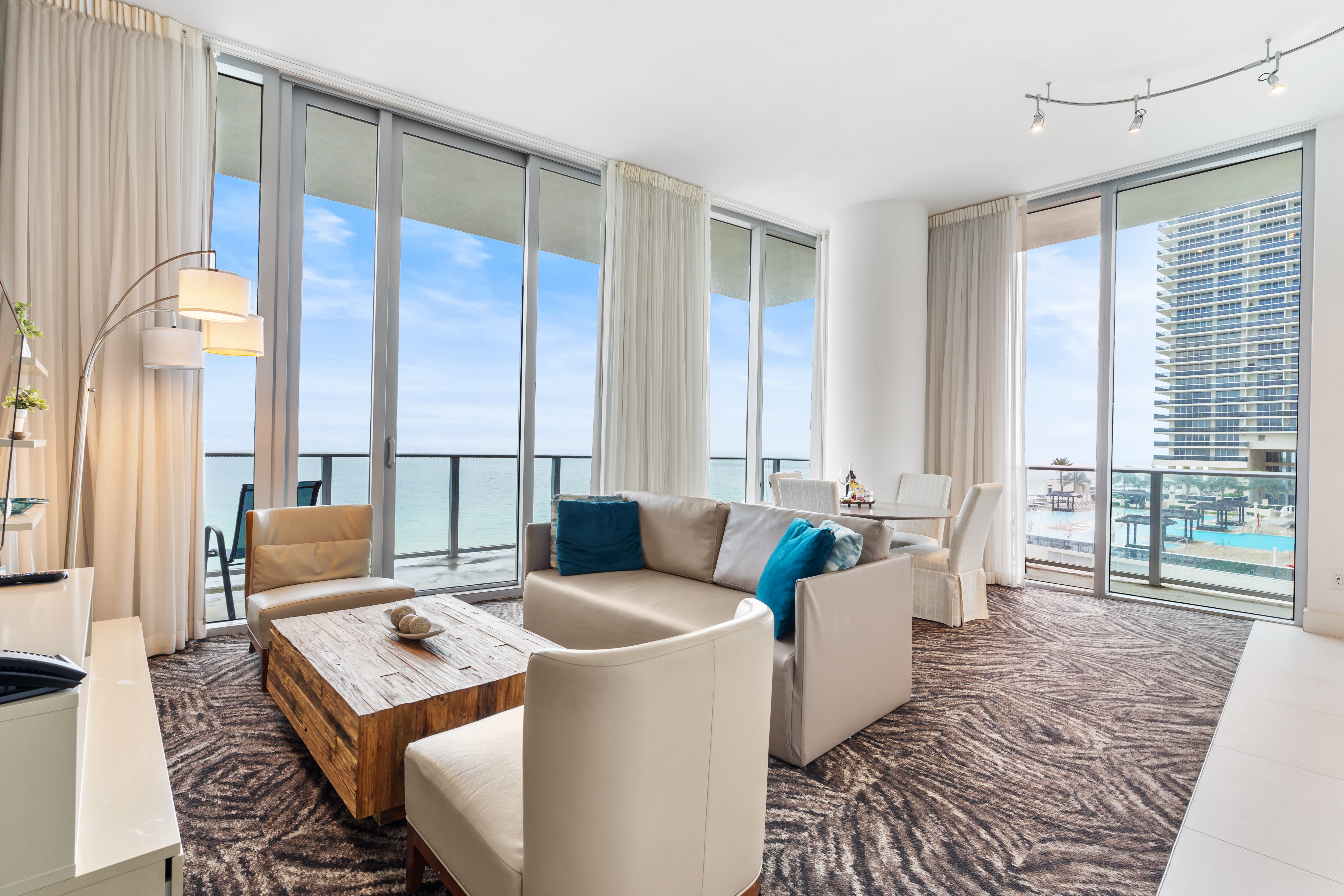 Ubicación Inmejorable: Condo con Vista al Mar 𝙗𝙮 𝙎𝙏𝘼𝙔-𝙏𝙊𝘿𝘼𝙔 | Lyfe Resort