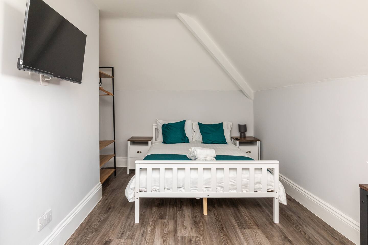 Dove Court Travel Lodge - Top Floor Double Room 6