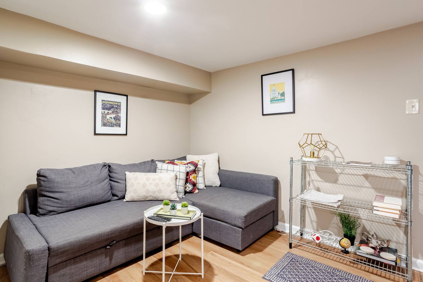 1BR Queen Suite w secure Parking and FiberOptics