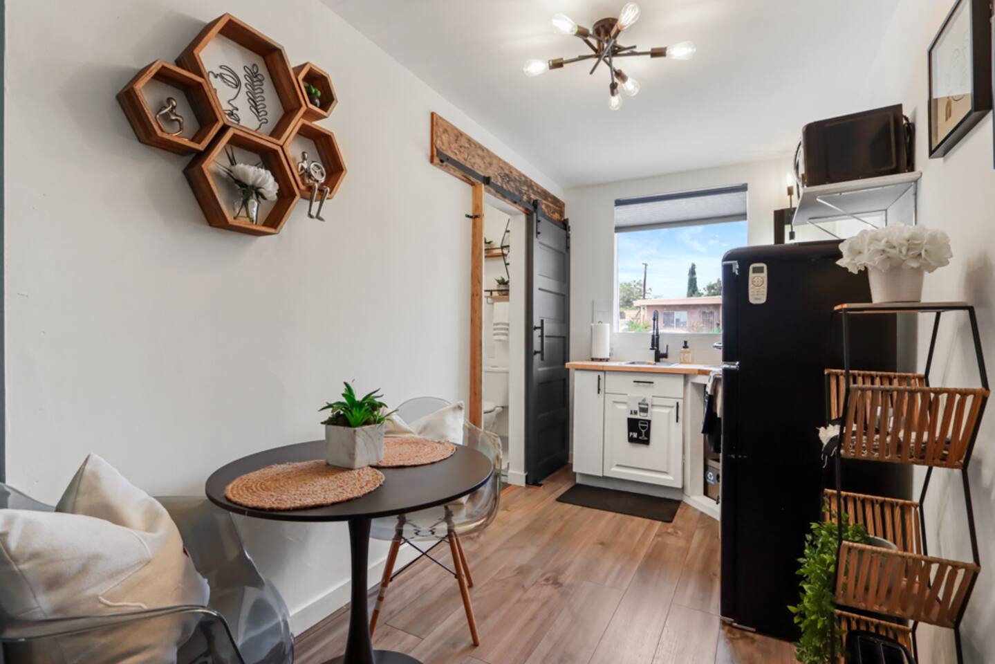 Prime Studio: Airport/Base/Hospit/Refin/Pet friendly