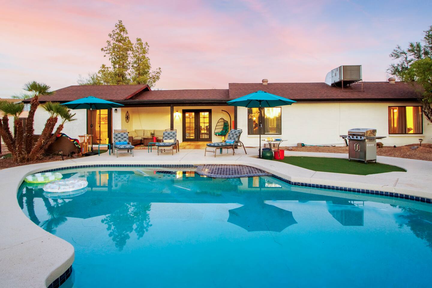 Luxury Oasis: Pool, Games, 2 Master Suites