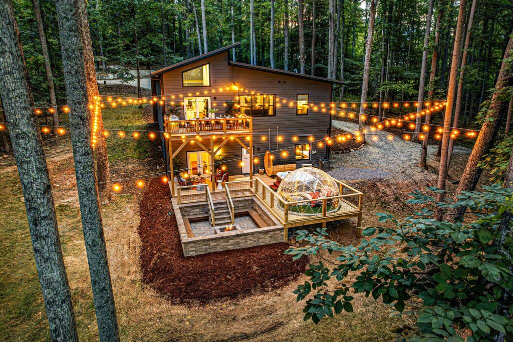 Lamplighter House - Hot Tub, Firepit, Games, Movie