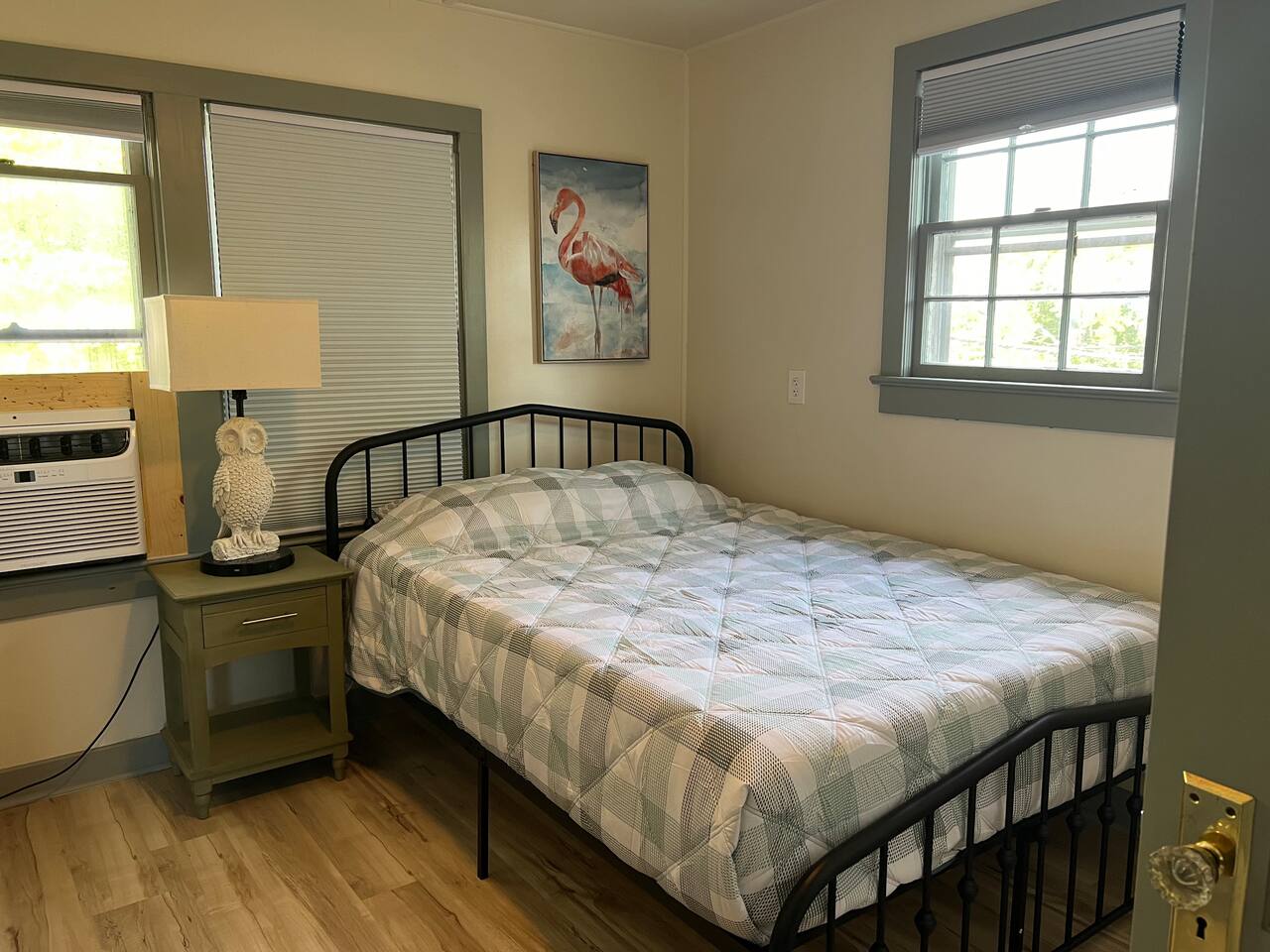 The Funky Flamingo Lake Retreat- Monthly Rental