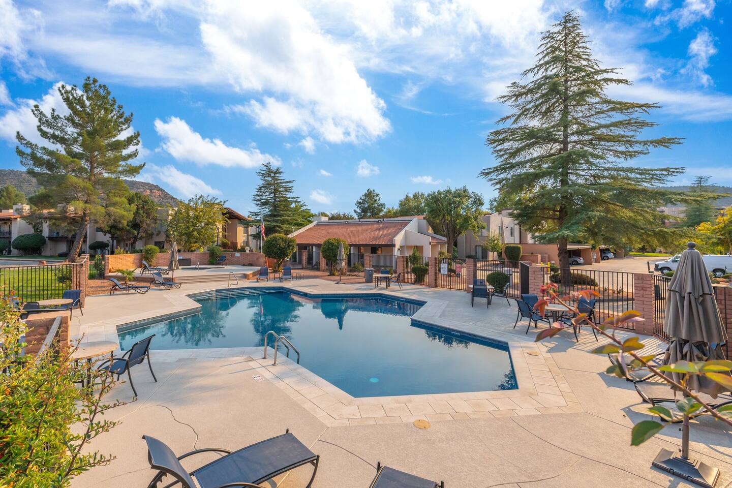 Peaceful Getaway - pool, spa, tennis, pickleball