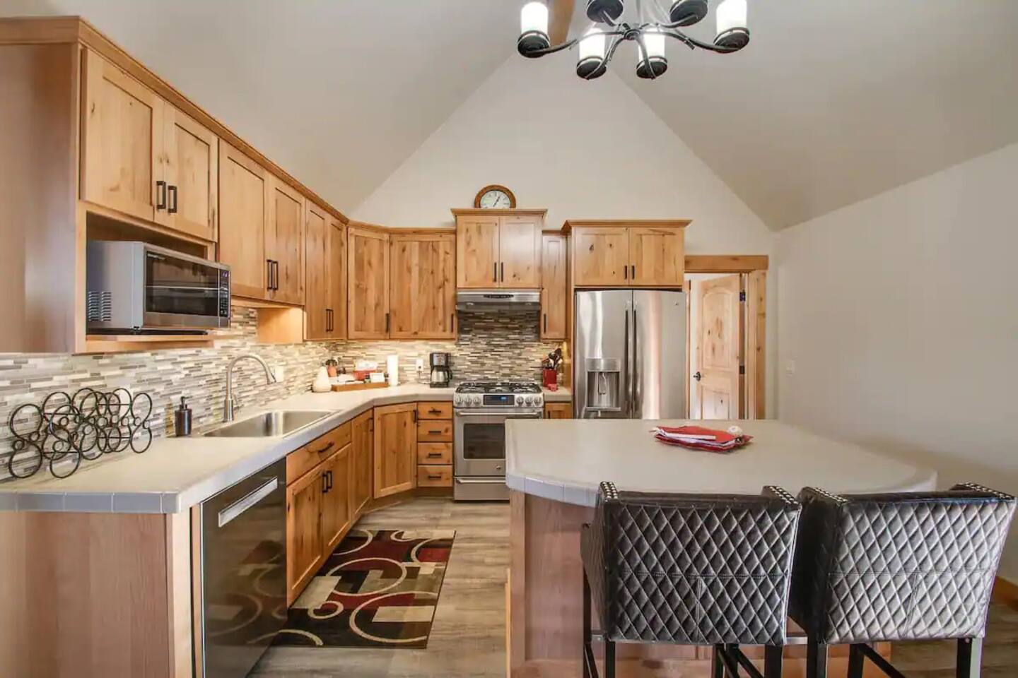 Mountain View Chalet | 5 min to Downtown!