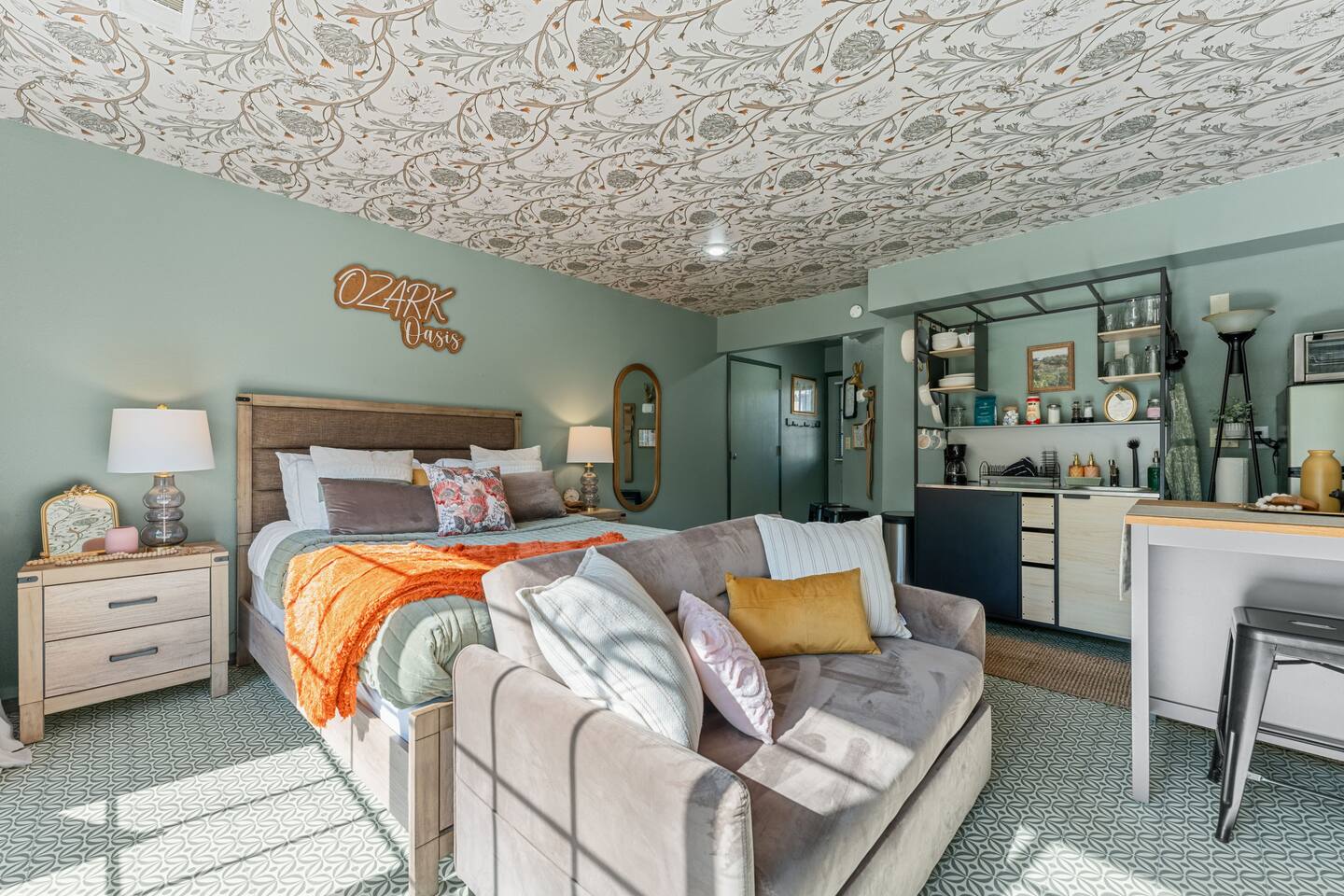 Ozark Oasis - Walk-in Studio w/Patio, Pets OK!