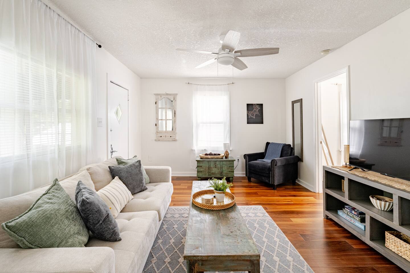 Summer House - 1/1 Second Floor - Walk Everywhere