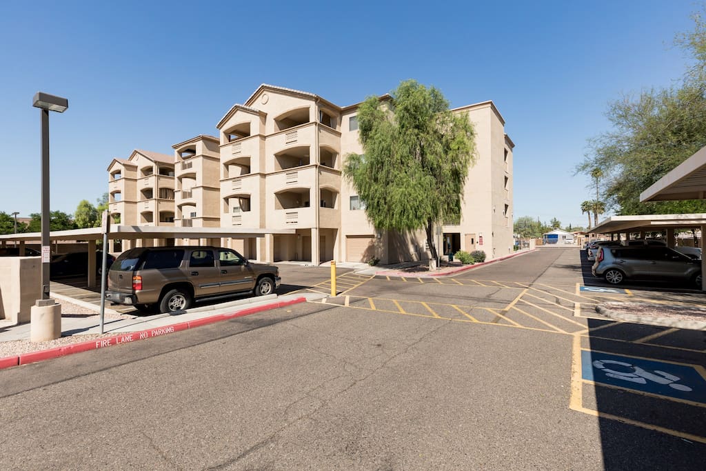 Midtown Condo has Gym, Pool & Mountain Views