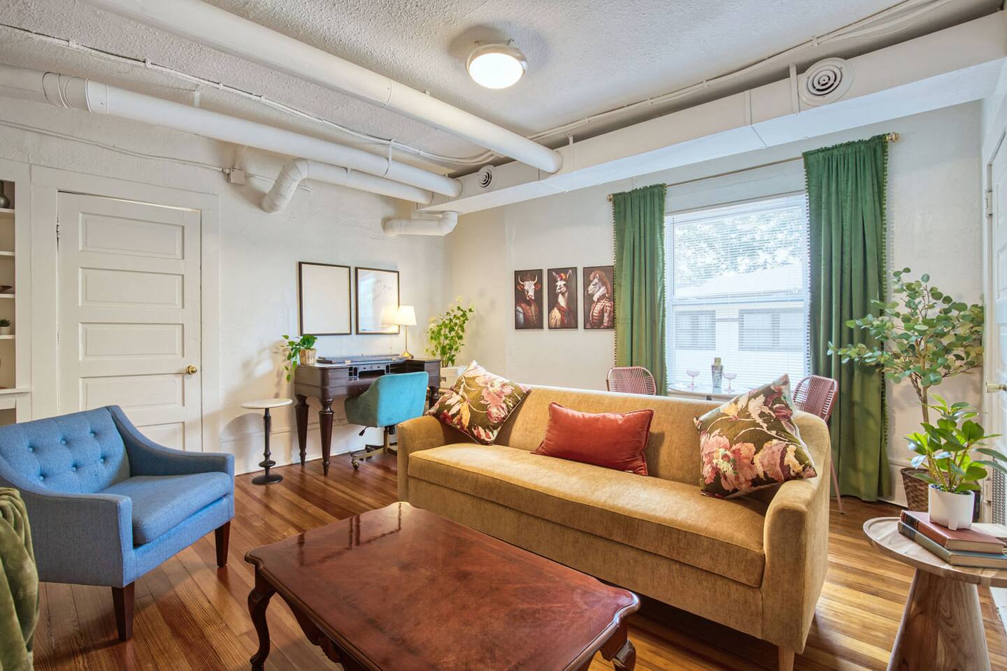 Historic 1Bdrm *Parking* 2.5 Blocks to Street Car!