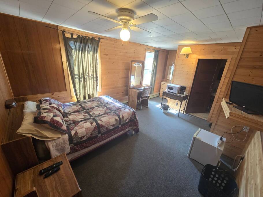 Coal Branch Hotel & Restaurant, Room 7
