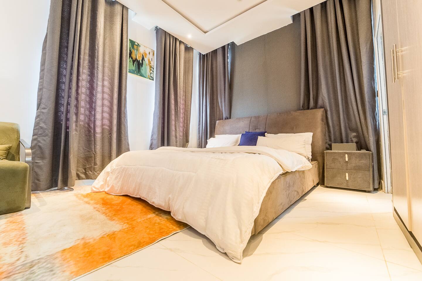 Studio/Pool/Gym/Near airport/ WiFi