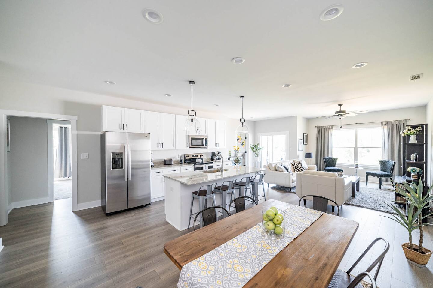 Casa Bela Modern Condo in Upscale Location