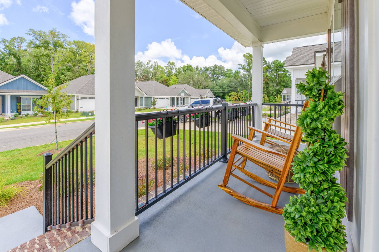 Fully-Fenced Backyard l Perfect for Families and Groups — photo 4