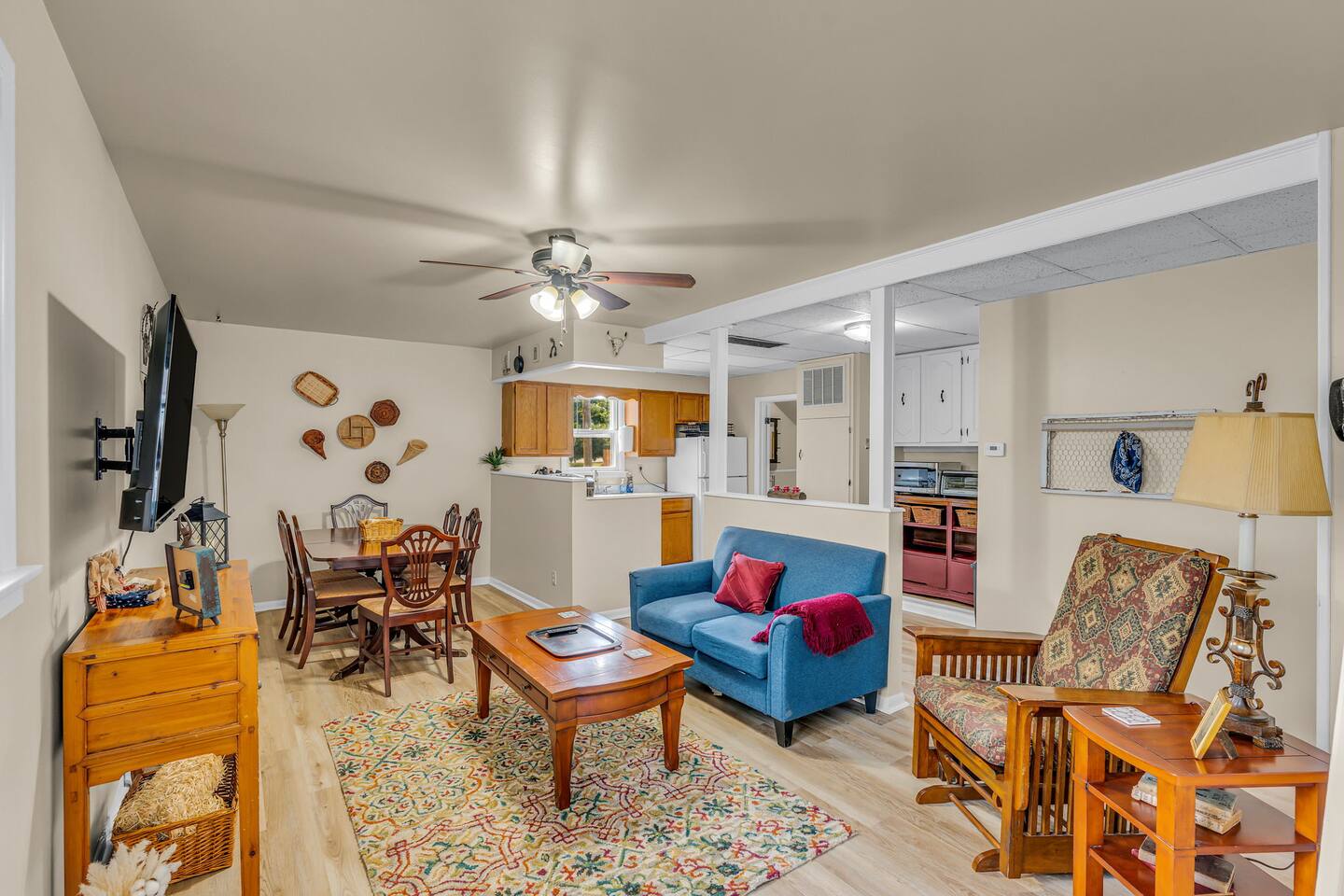 Carriage House -Private Comfy 2 Bedroom Kg bed