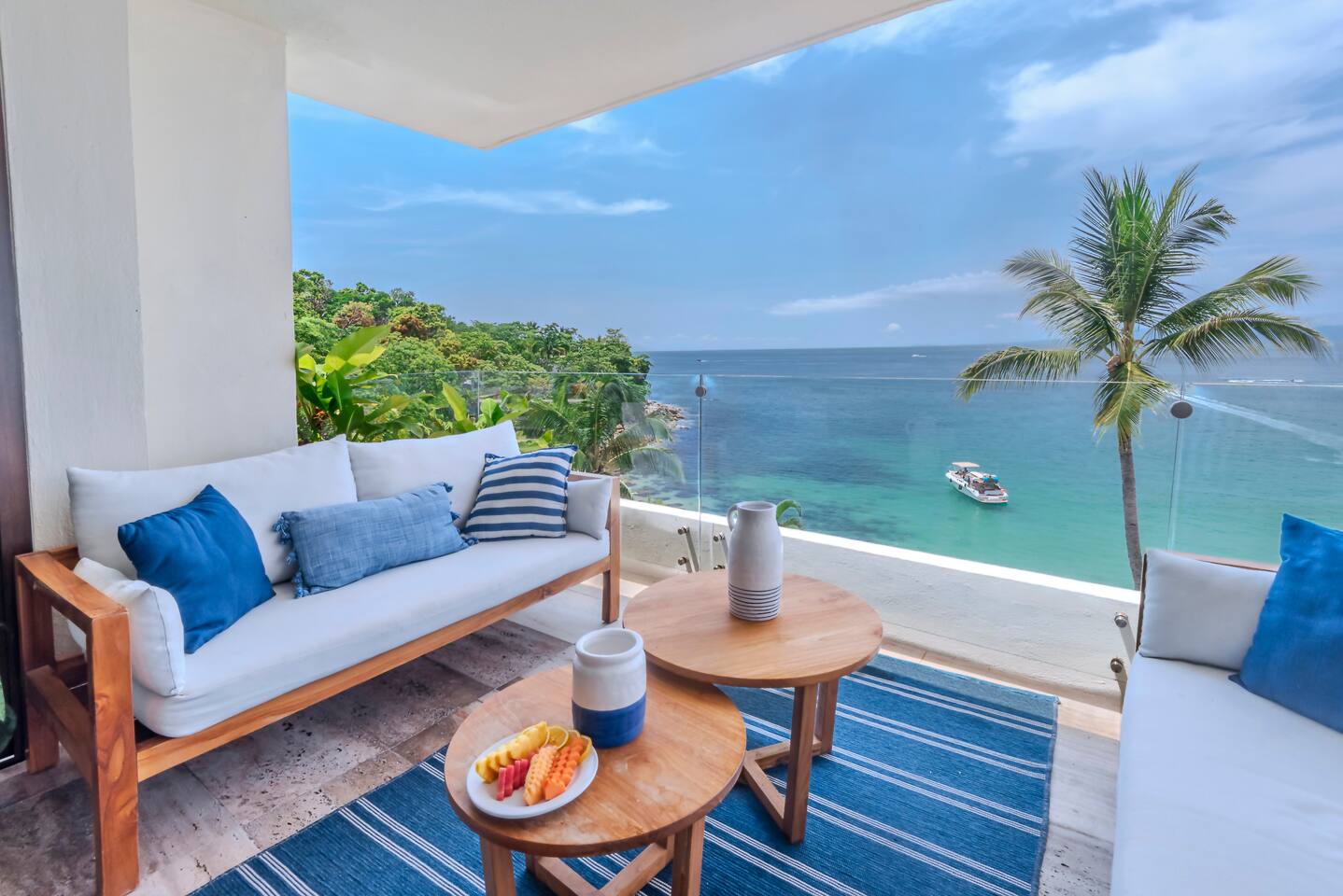 Lovely 3-bedroom beach front serviced apartment