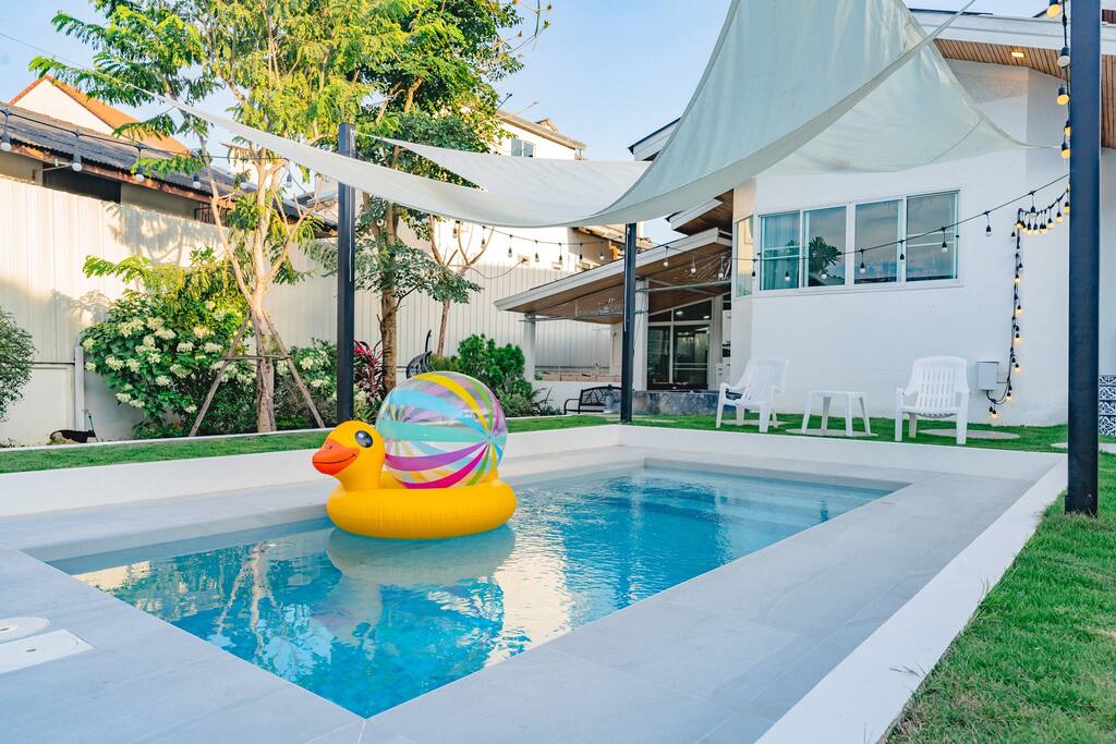 SpringDay House, Pool Villa with a HUGE garden