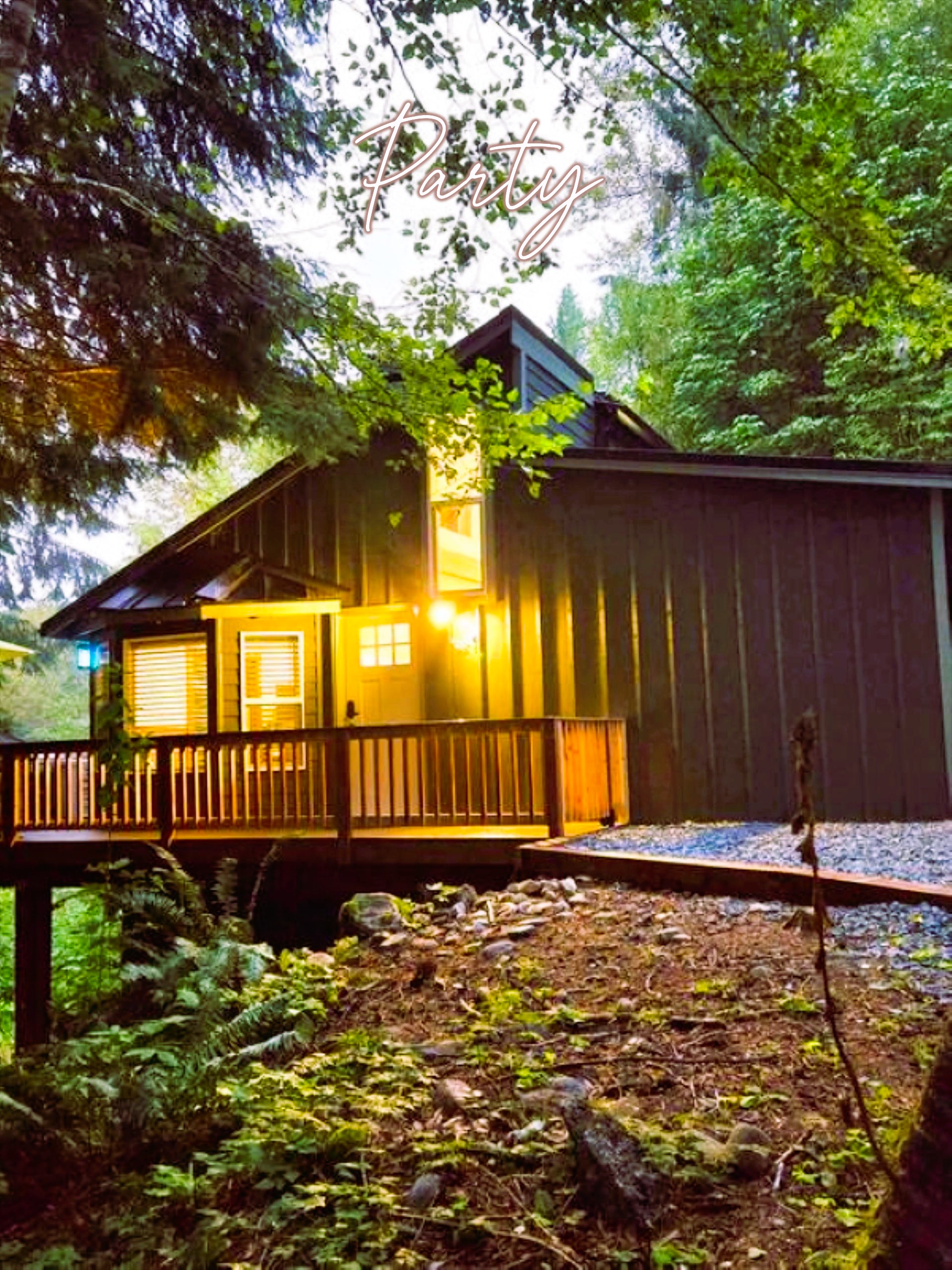 Dovetail Den - Tranquil with Hot Tub and AC