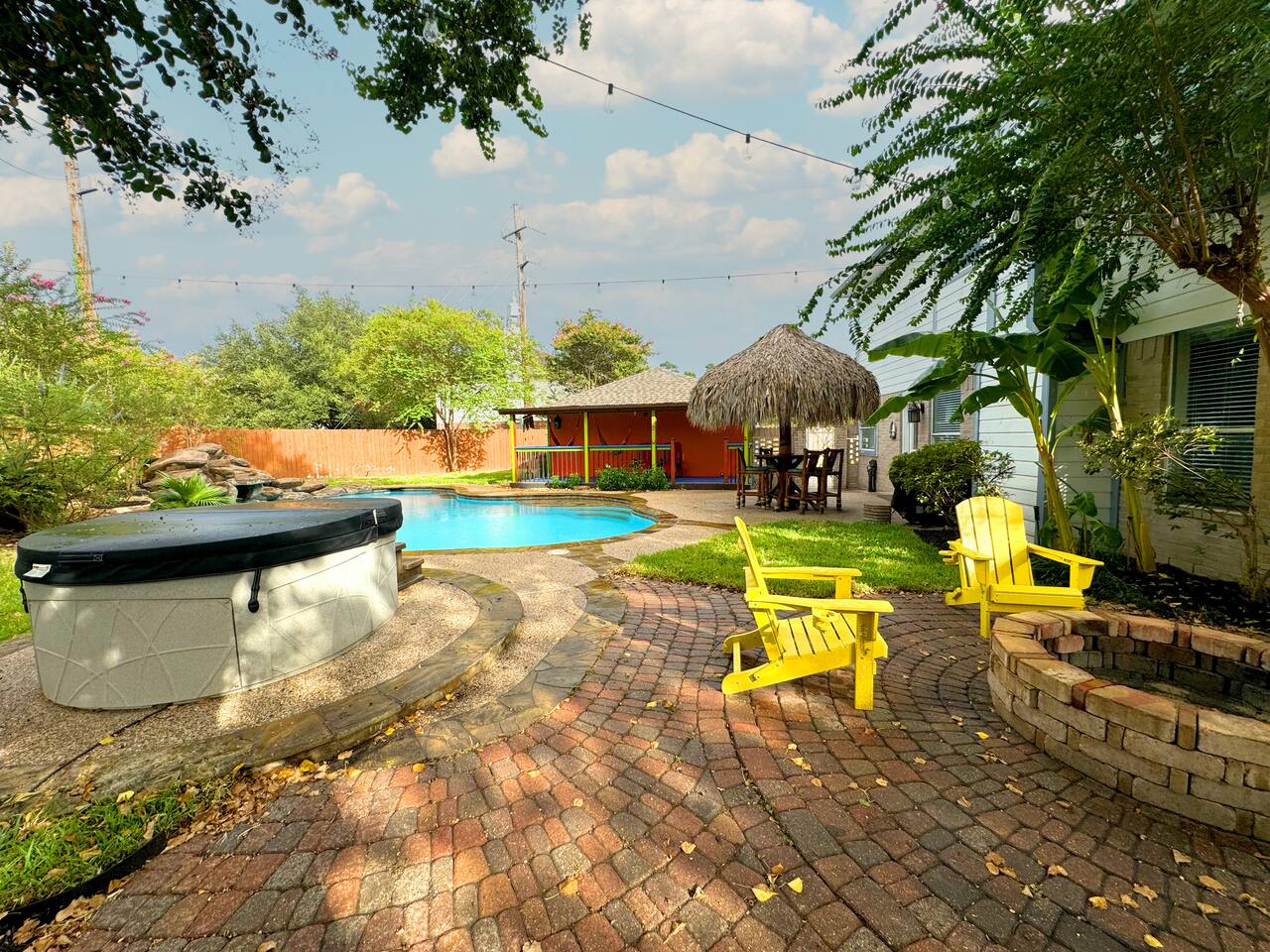 Modern, exotic 5br • Pool • Hot-tub • 5m Woodlands