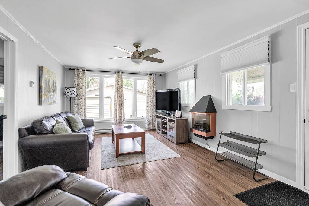 Beautiful 2BR Waterfront Cottage! #3