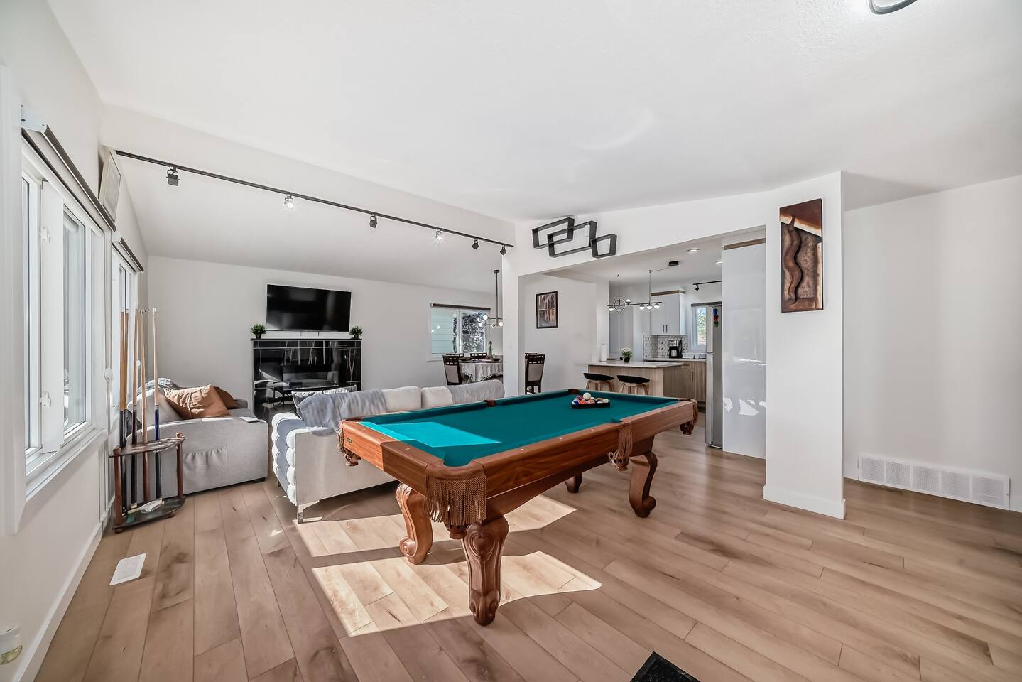 Pool Table & AC | Sleeps 8 Nearby South Common