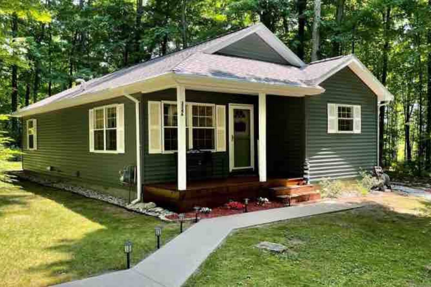 3- Bedroom cottage near Pleasant Lake in Cadillac