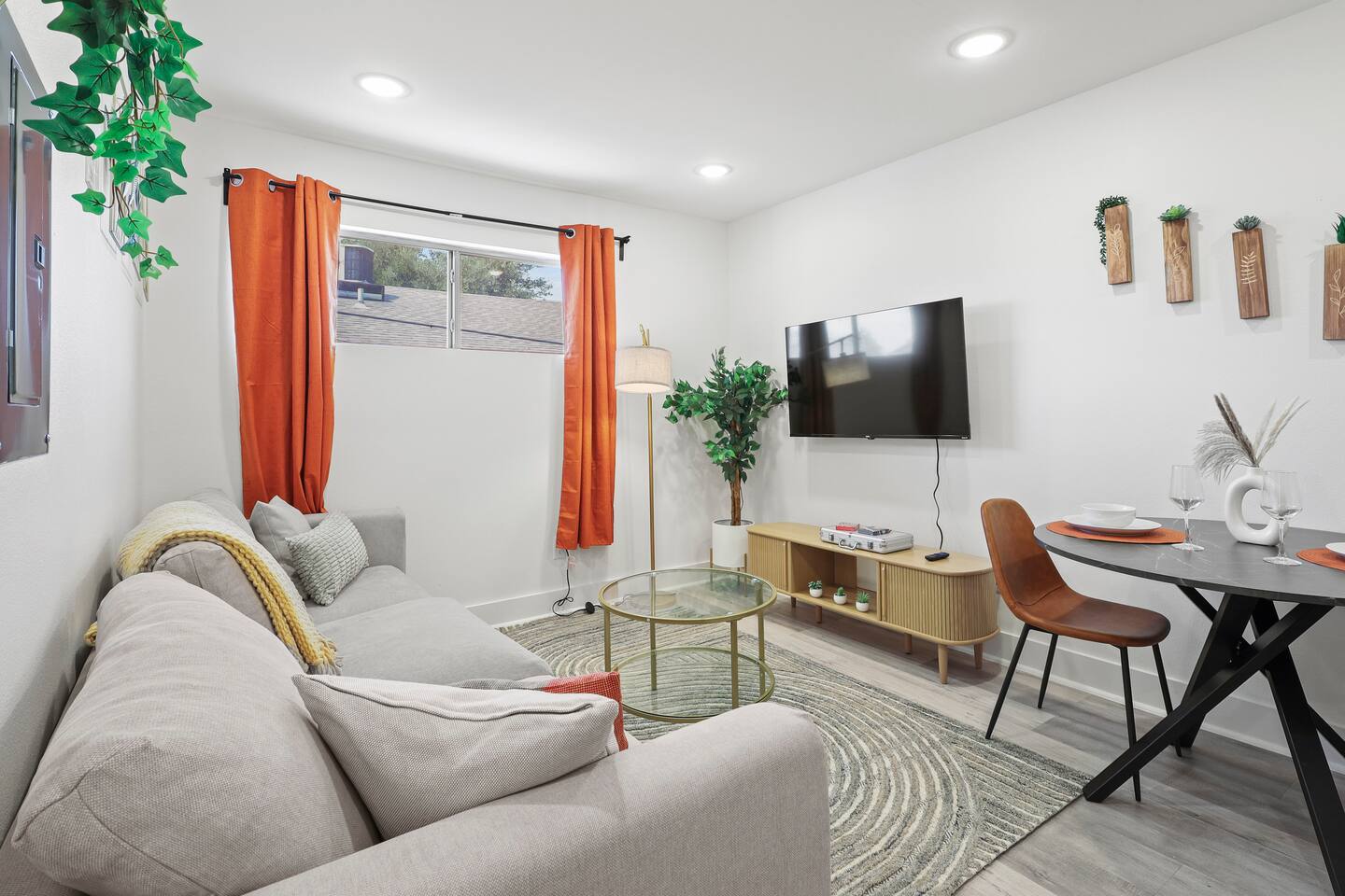 1Bed 1 Bath, King Bed, Free parking, DT Dallas, AAC, Deep Ellum