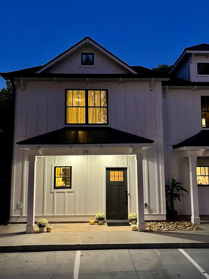 Charming Gainesville Townhome 1