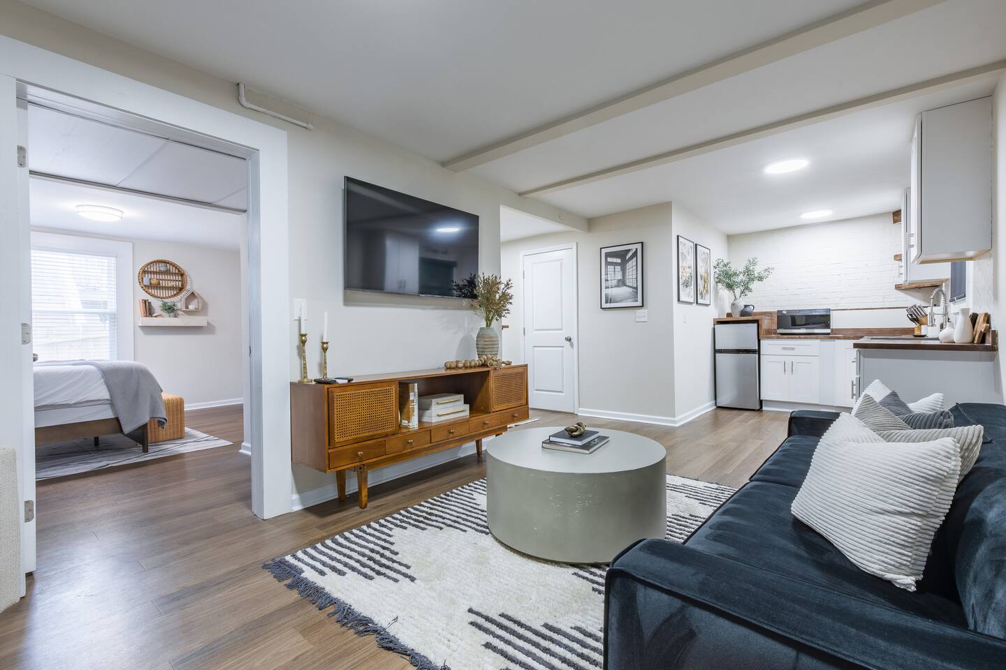 Blue Haven ATL - Cozy Basement Apt - King Bed