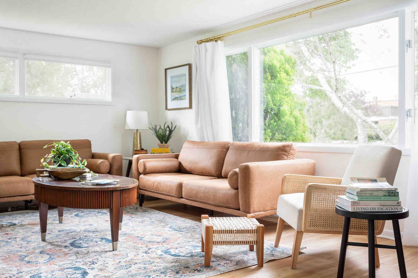 The Elm House-Downtown Suttons Bay with game room!