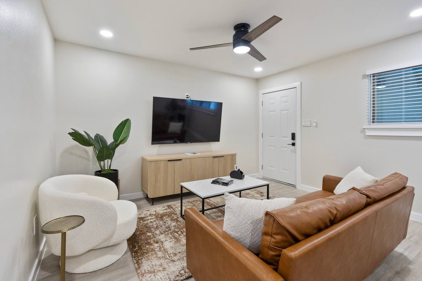Luxury Suite in Montrose | Med CTR | DT | Galleria