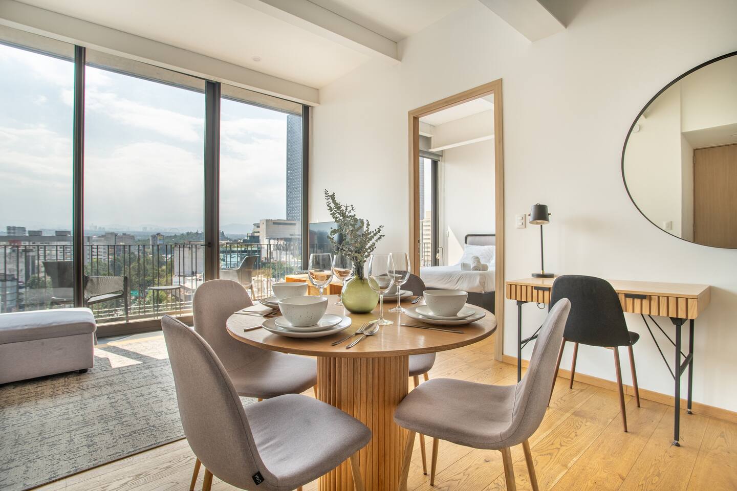 Panoramic City Views Apt. with Balcony and Rooftop - foto 3