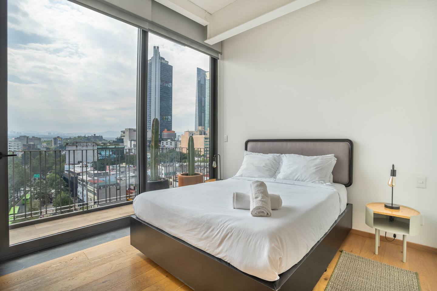 Panoramic City Views Apt. with Balcony and Rooftop - foto 2