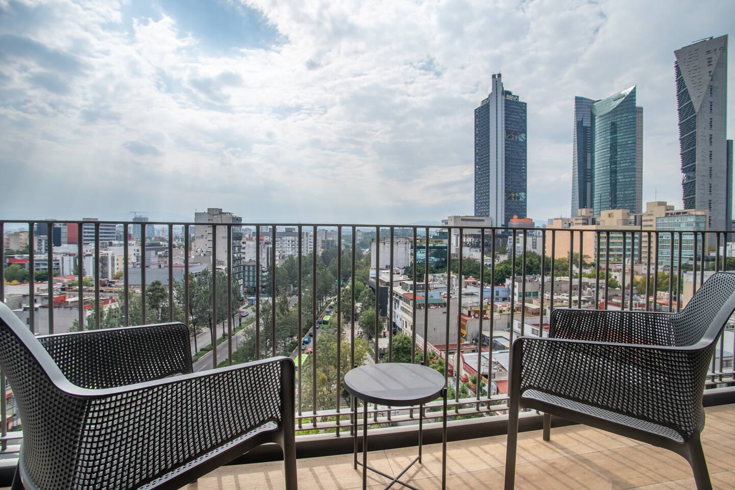 Panoramic City Views Apt. with Balcony and Rooftop - foto 4