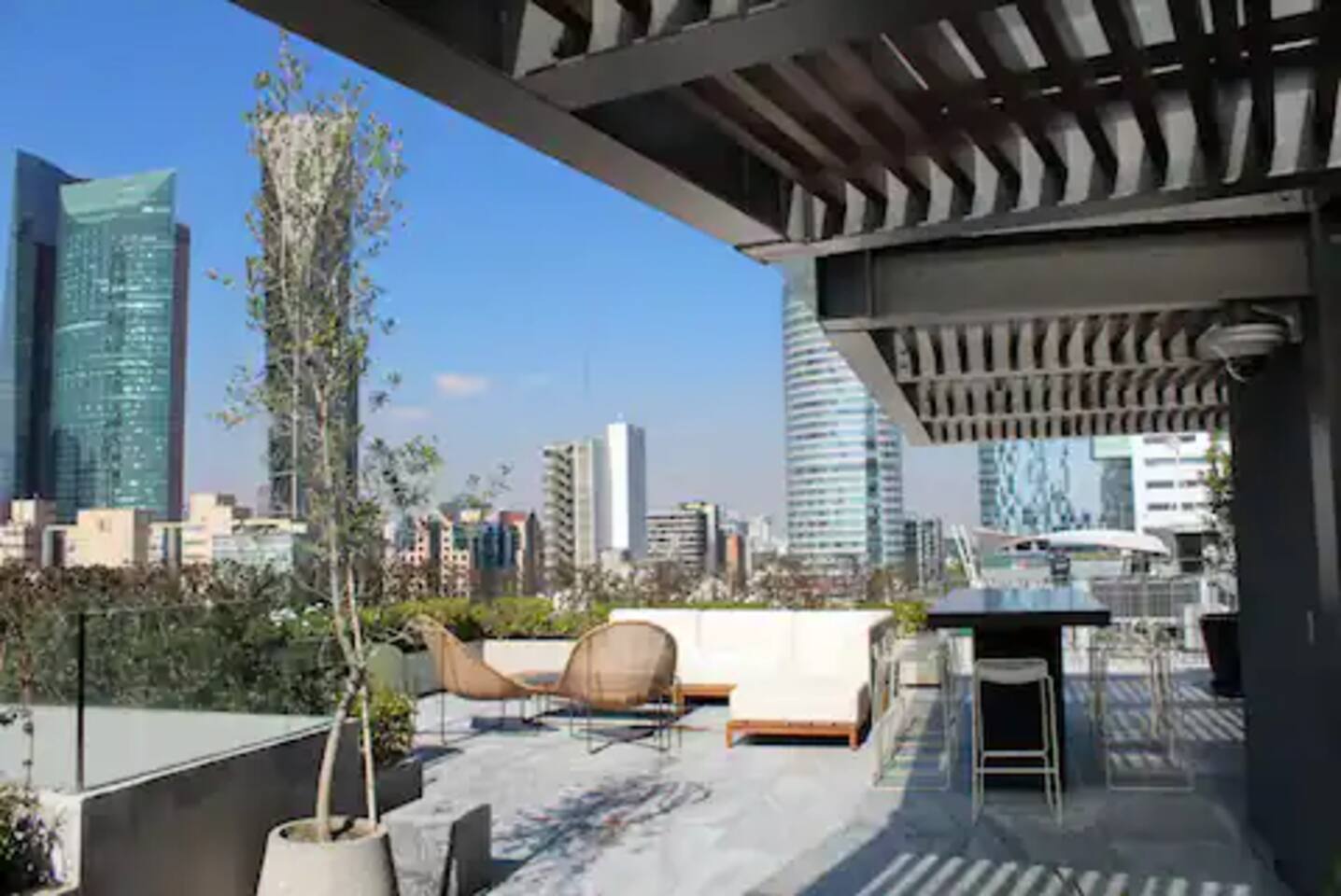 Panoramic City Views Apt. with Balcony and Rooftop - foto 5