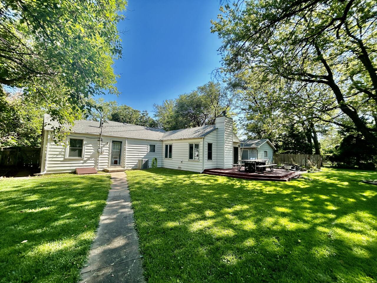 Sprawling Ranch W/ HUGE Yard, Patio, & W/D